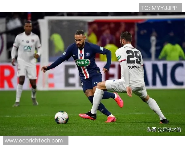 足球球星踩球动作技巧解析与训练要点详解